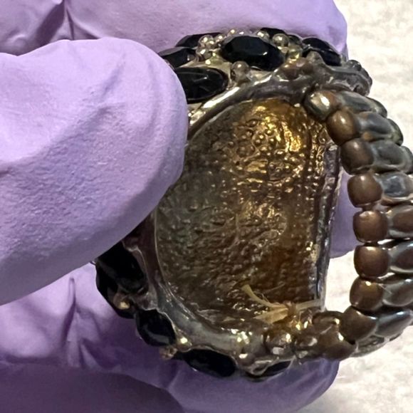 VINTAGE Black Glass Stone Large Dome Shape Gold Tone Stretch Band Statement Ring - Picture 7 of 9